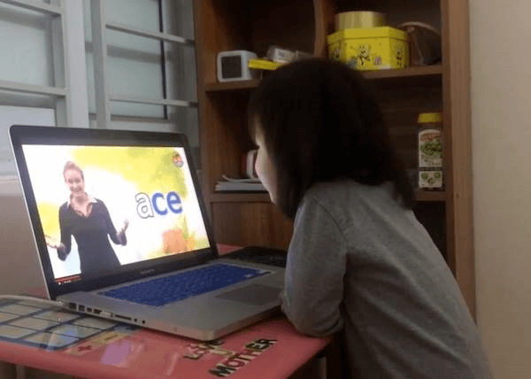 Các chương trình học phát âm, học nghe, học nói là những chương trình phù hợp với trẻ em