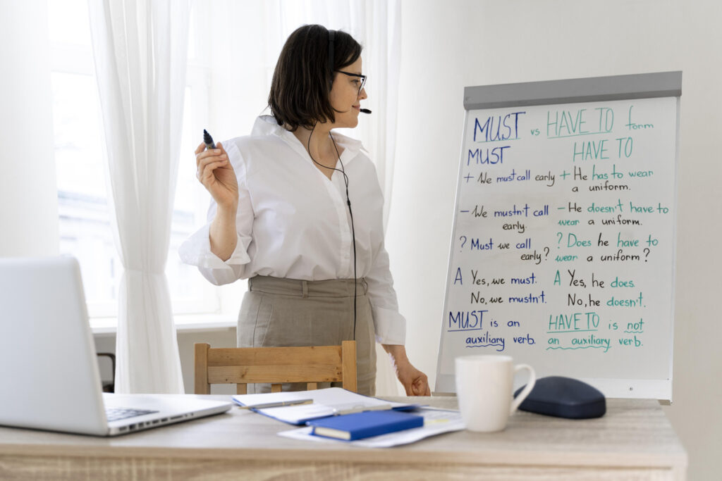 100 Câu Bài Tập Từ Vựng Tiếng Anh 12